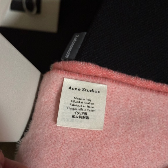 Acne studio scarf - Picture 1 of 2